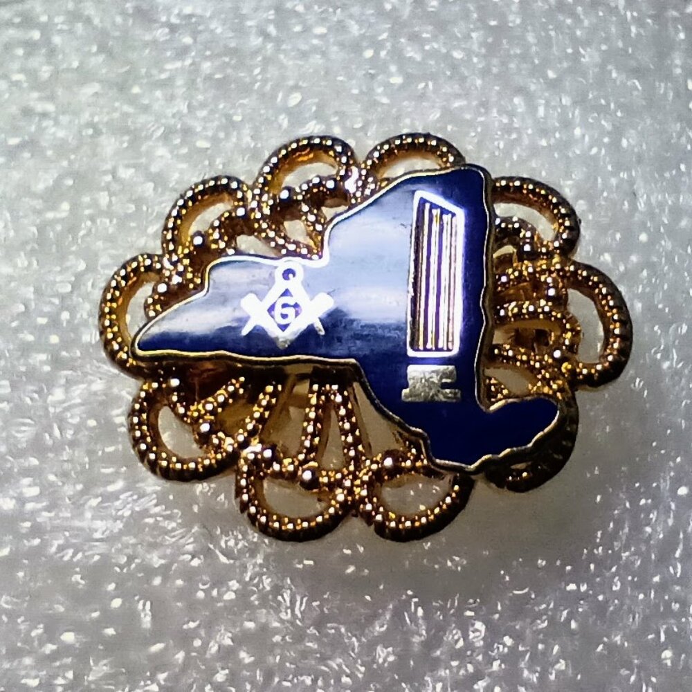 New York Masons Masonic Pin Brooch with Roped Background